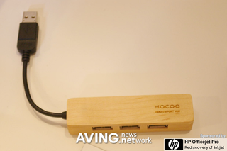 Illustration for article titled Wood Keyboard and USB Gadgets Give Gizmodo Writer Excuse to Declare: "Gandalf Has a Giant Penis"